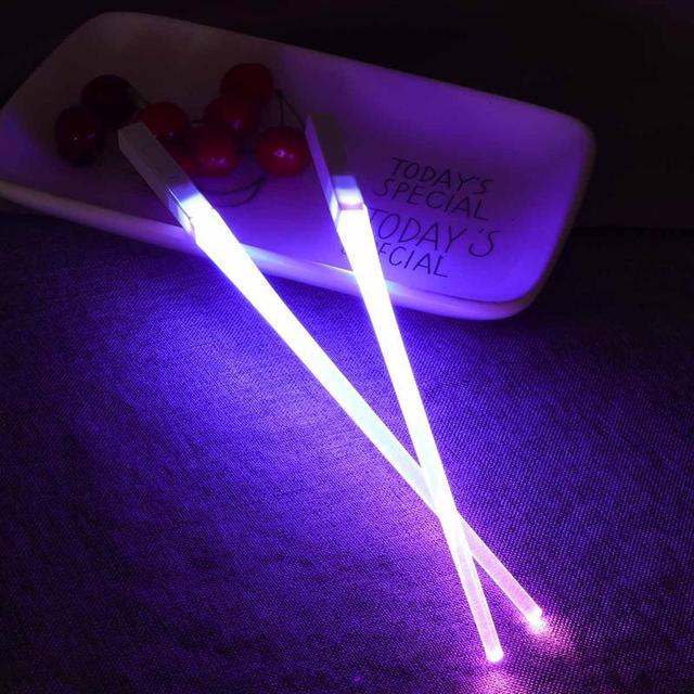 LED chopsticks Lightsaber utensils Novelty dining Geeky gadgets Futuristic tableware Star Wars chopsticks Illuminated dining Sci-fi kitchenware Fun food accessories Glow-in-the-dark chopsticks