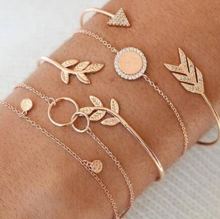 Elegant anklet bracelet featuring a star and moon design, with geometric, love, and flower elements. Includes turtle charm and beaded accents for a unique, boho-inspired look perfect for special occasions like weddings, anniversaries, and birthdays