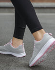 Women's athletic shoes featuring a breathable mesh upper, low wedge heel (1-3CM), EVA sole, and vulcanized construction, designed for comfort and durability in tennis, running, and everyday athletic activities.