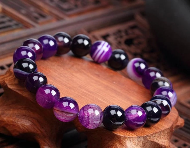 Elegant real amethyst bracelet featuring purple stone beads, perfect for adding a touch of sophistication to any outfit