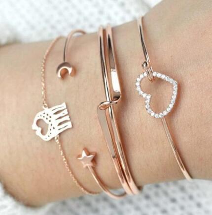 Elegant anklet bracelet featuring a star and moon design, with geometric, love, and flower elements. Includes turtle charm and beaded accents for a unique, boho-inspired look perfect for special occasions like weddings, anniversaries, and birthdays