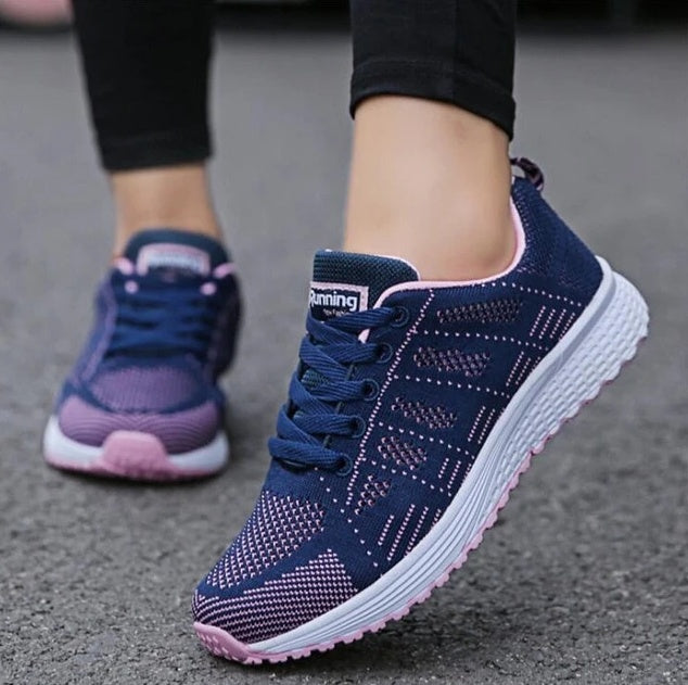 Women's athletic shoes featuring a breathable mesh upper, low wedge heel (1-3CM), EVA sole, and vulcanized construction, designed for comfort and durability in tennis, running, and everyday athletic activities.