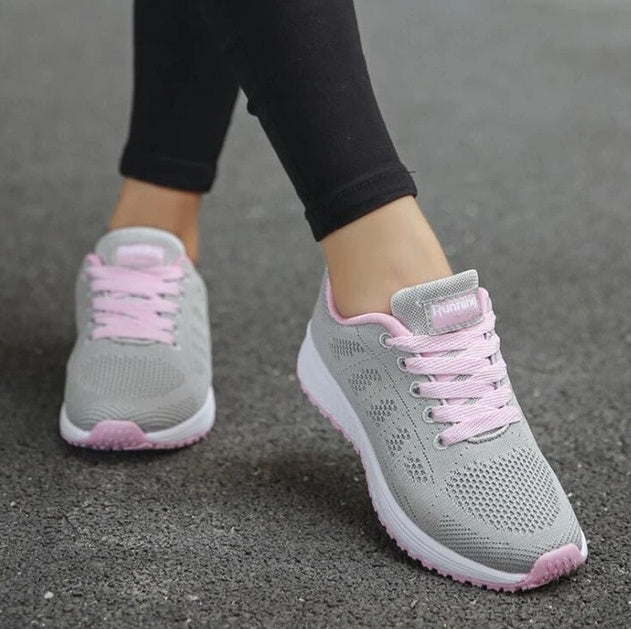Women's athletic shoes featuring a breathable mesh upper, low wedge heel (1-3CM), EVA sole, and vulcanized construction, designed for comfort and durability in tennis, running, and everyday athletic activities.