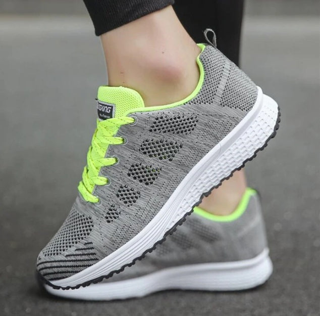 Women's athletic shoes featuring a breathable mesh upper, low wedge heel (1-3CM), EVA sole, and vulcanized construction, designed for comfort and durability in tennis, running, and everyday athletic activities.