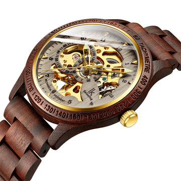 Reloj mecánico clásico de madera para hombre.